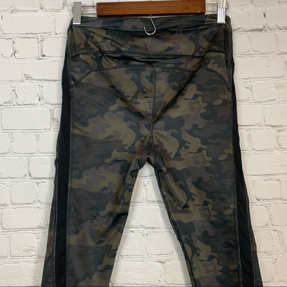 Therapy performance compression leggings camo size large - Picture 6 of 9
